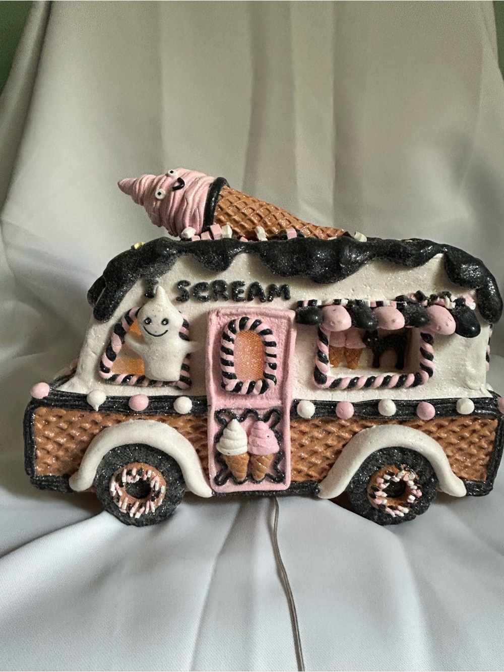 Candy Corn Lane ‘I Scream’ Ice Cream Truck Halloween LED Decor NWT - Picture 10 of 13